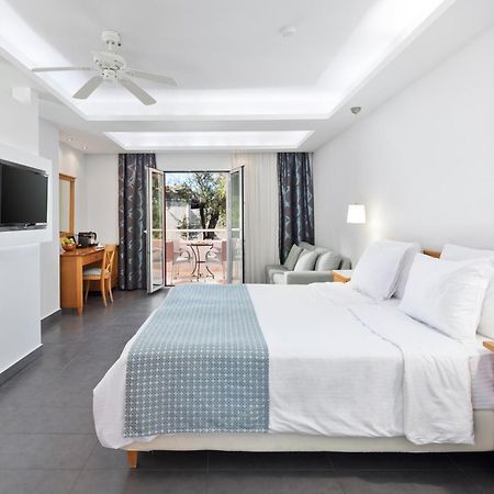 Sentido Apollo Palace Mesongi Luaran gambar A room at the hotel