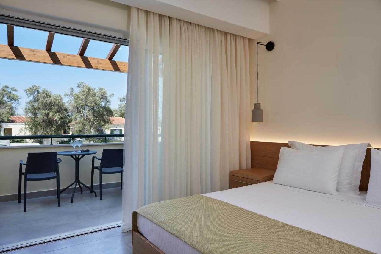 Sentido Apollo Palace Mesongi Luaran gambar A room at the hotel