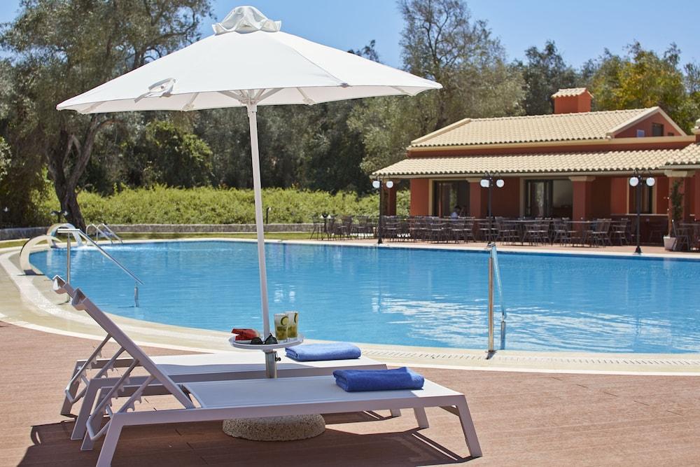 Sentido Apollo Palace Mesongi Luaran gambar A poolside lounge chair