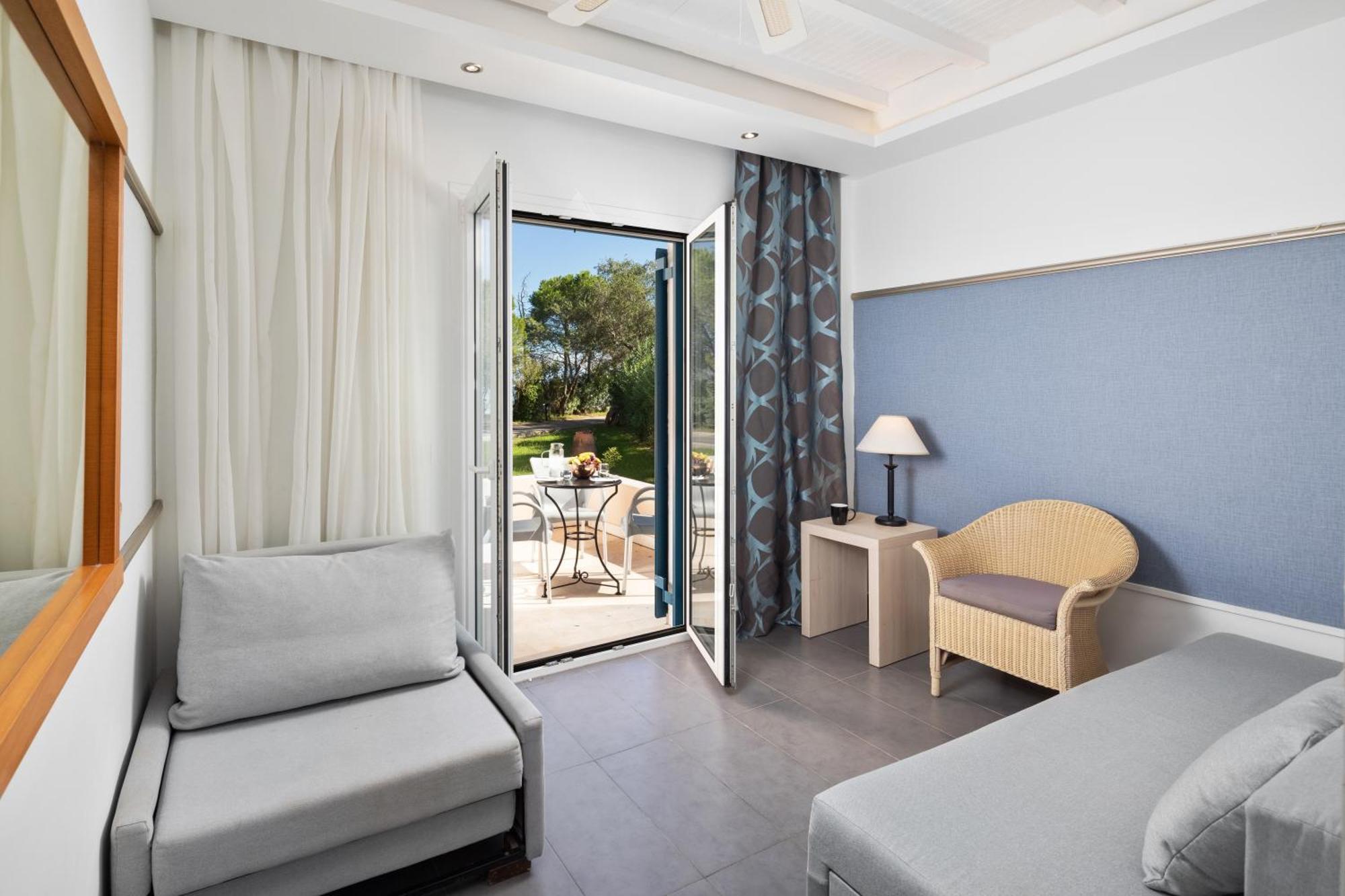 Sentido Apollo Palace Mesongi Luaran gambar A room at the hotel
