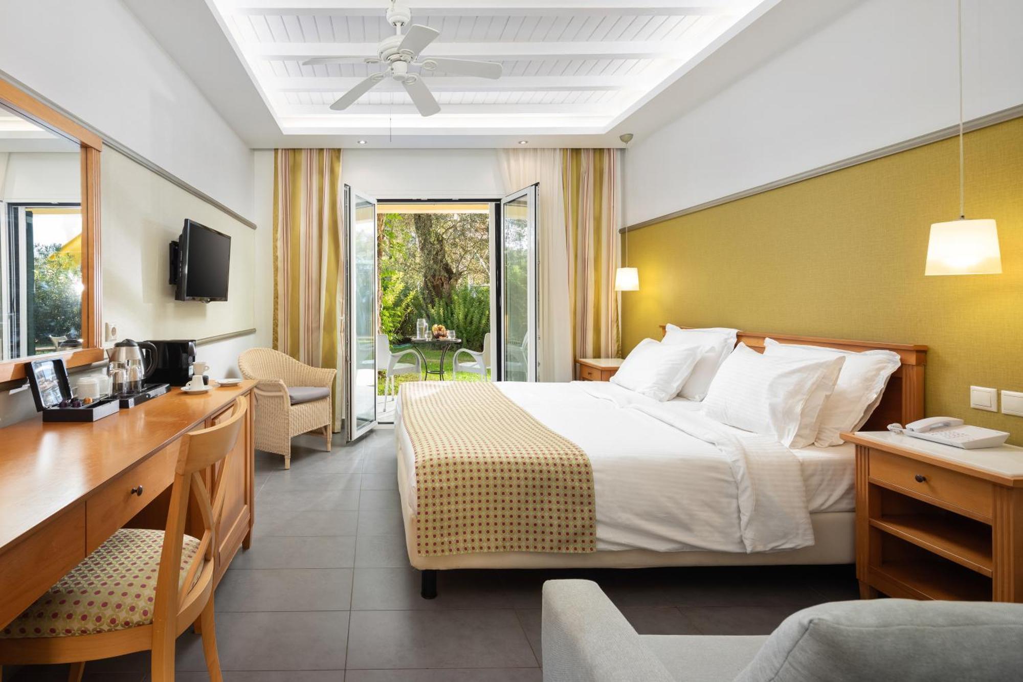 Sentido Apollo Palace Mesongi Luaran gambar Deluxe room