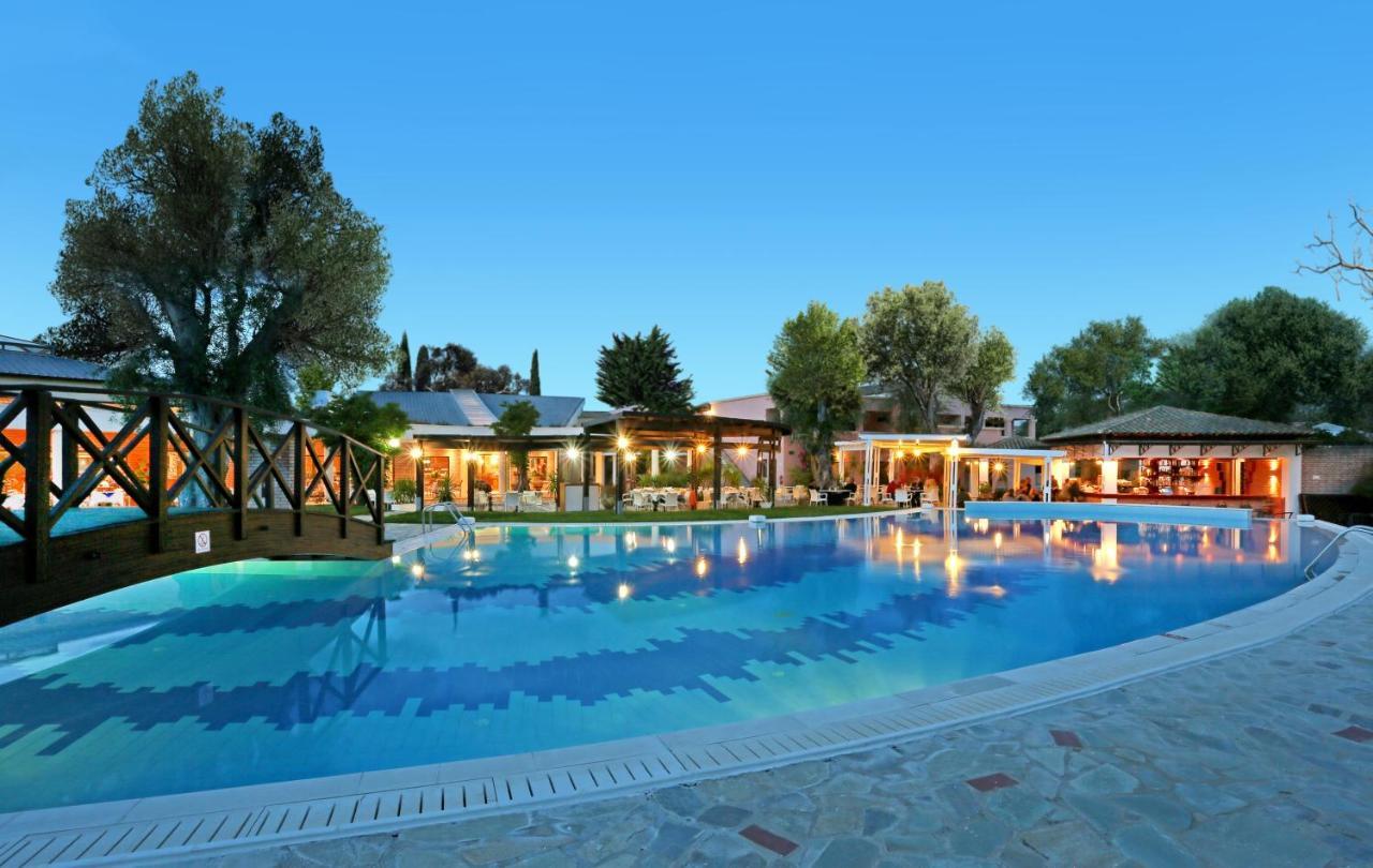 Sentido Apollo Palace Mesongi Luaran gambar The pool at the hotel