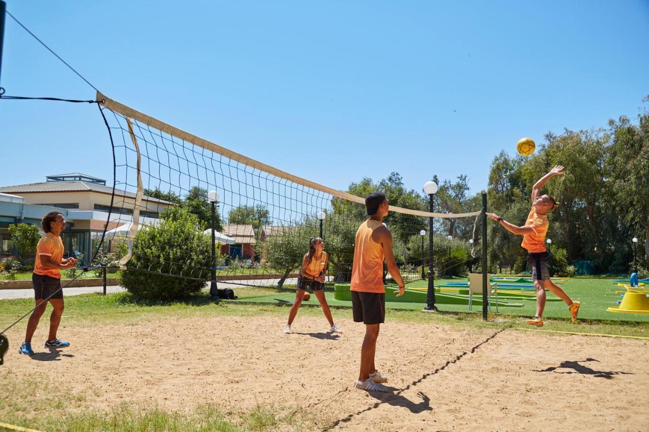 Sentido Apollo Palace Mesongi Luaran gambar A volleyball game